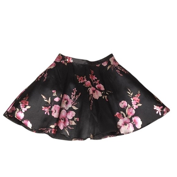 Windsor Dresses & Skirts - Windsor Black Floral Mini Skater Skirt | Flowy Fit | Pockets | See Description